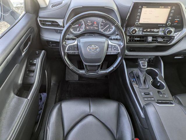 Photo of 2022 Wind Chill Pearl Toyota Highlander