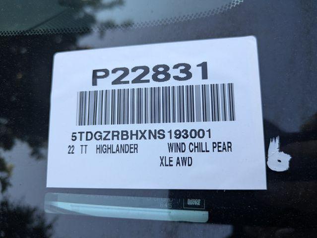 Photo of 2022 Wind Chill Pearl Toyota Highlander