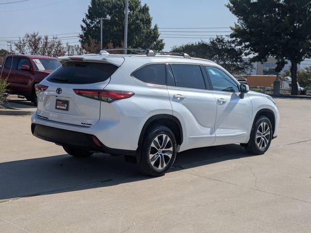 Photo of 2022 Wind Chill Pearl Toyota Highlander