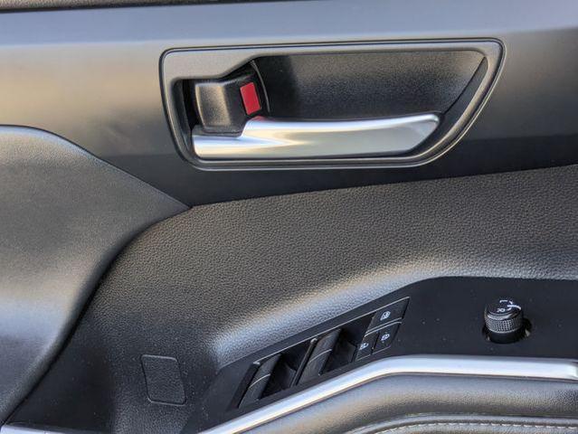Photo of 2022 Wind Chill Pearl Toyota Highlander