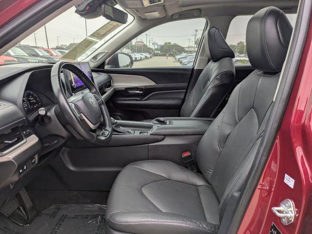 Photo of 2024 Pearl Toyota Grand Highlander