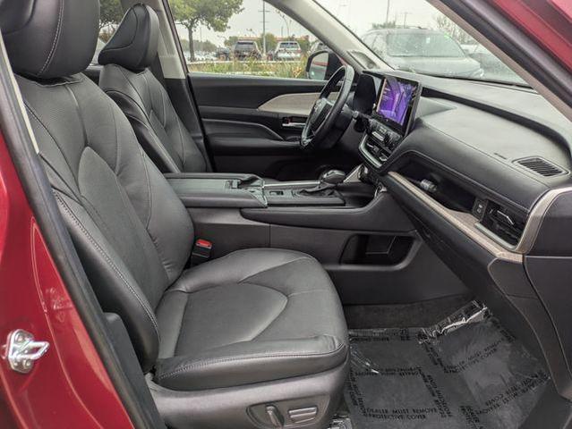 Photo of 2024 Pearl Toyota Grand Highlander