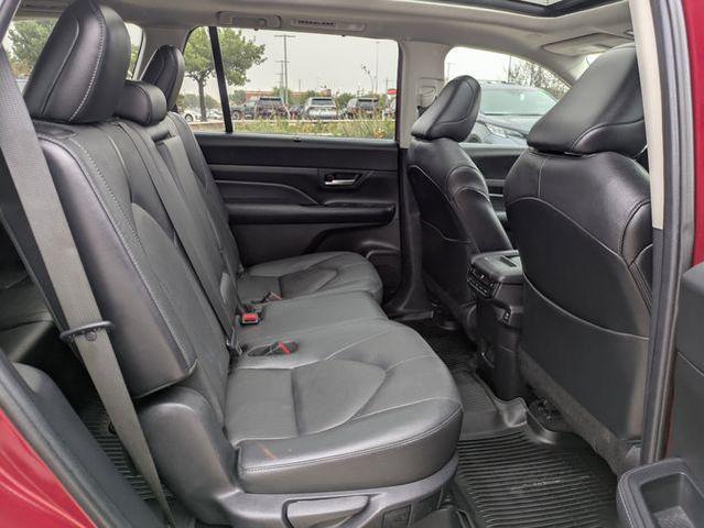 Photo of 2024 Pearl Toyota Grand Highlander