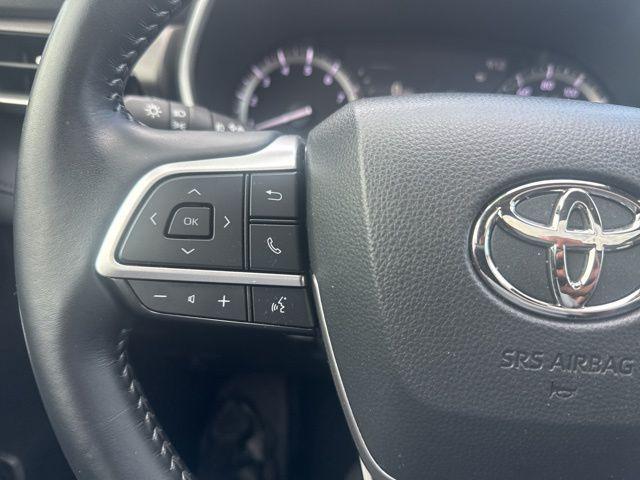 Photo of 2022 Magnetic Gray Metallic Toyota Highlander