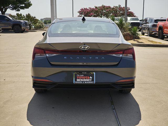 Photo of 2023 Gray Hyundai ELANTRA
