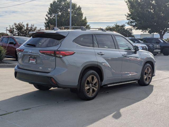 Photo of 2022 Cement Toyota Highlander Hybrid