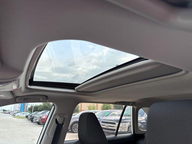 Photo of 2022 White Toyota RAV4