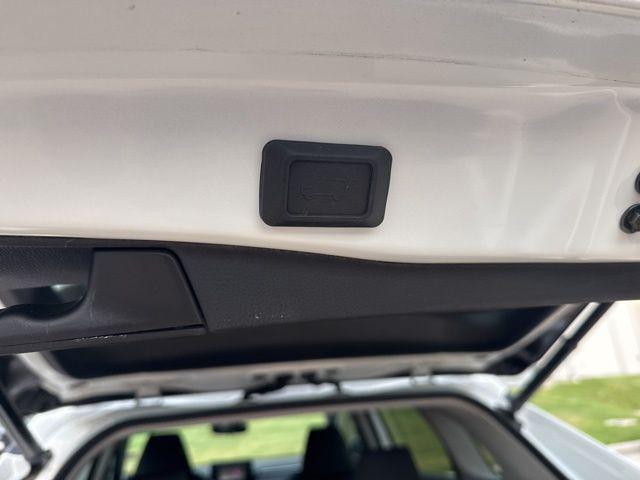 Photo of 2022 White Toyota RAV4