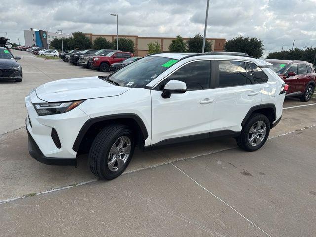 Photo of 2022 White Toyota RAV4