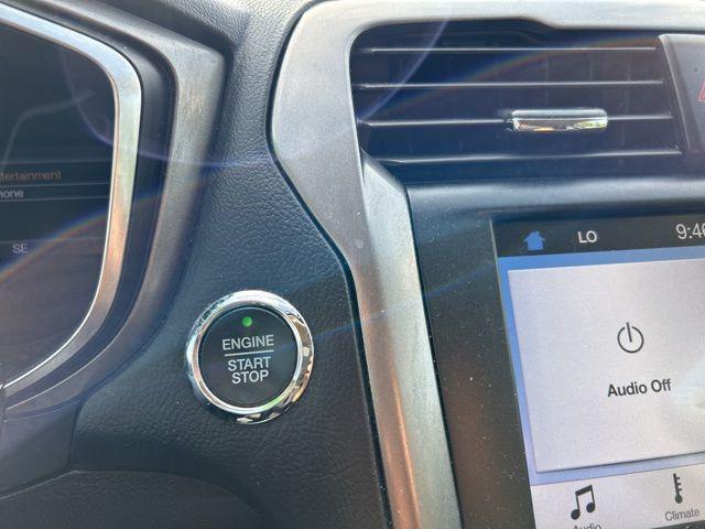 Photo of 2017 Oxford White Ford Fusion