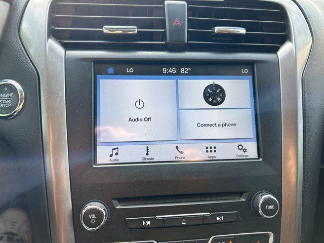 Photo of 2017 Oxford White Ford Fusion