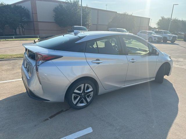 Photo of 2017 Classic Silver Metallic Toyota Prius