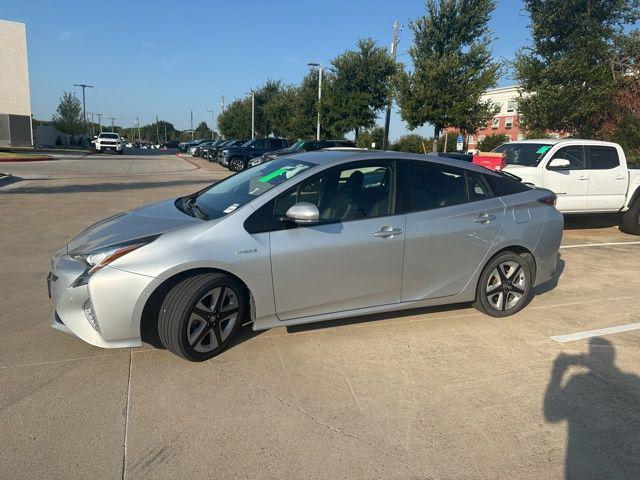 Photo of 2017 Classic Silver Metallic Toyota Prius