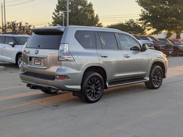 Photo of 2023 Atomic Silver Lexus GX 460