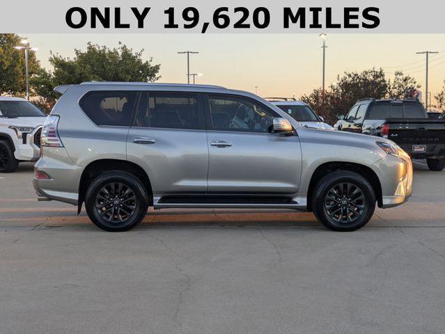 Photo of 2023 Atomic Silver Lexus GX 460