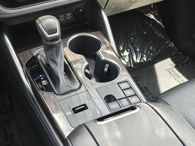 Photo of 2024 Moon Dust Toyota Highlander Hybrid