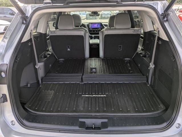 Photo of 2023 Celestial Silver Toyota Highlander Hybrid