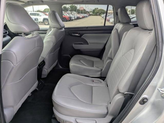 Photo of 2023 Celestial Silver Toyota Highlander Hybrid