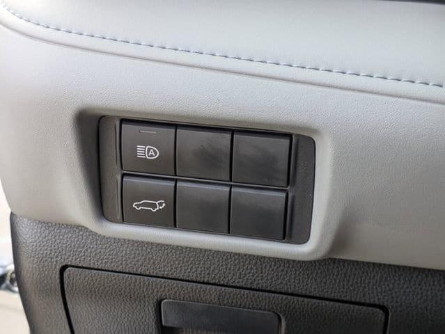 Photo of 2023 Celestial Silver Toyota Highlander Hybrid