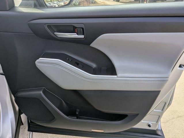 Photo of 2023 Celestial Silver Toyota Highlander Hybrid