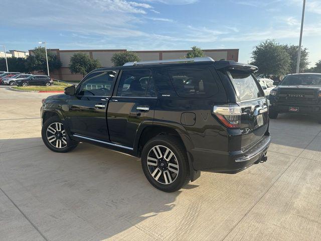 Photo of 2016 Midnight Black Metallic Toyota 4Runner