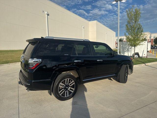 Photo of 2016 Midnight Black Metallic Toyota 4Runner