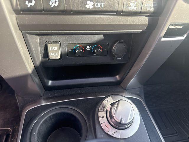 Photo of 2016 Midnight Black Metallic Toyota 4Runner