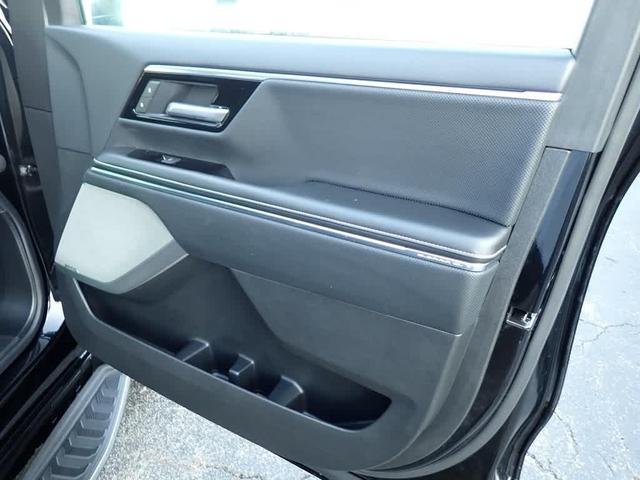 Photo of 2025 Onyx Black GMC Sierra EV