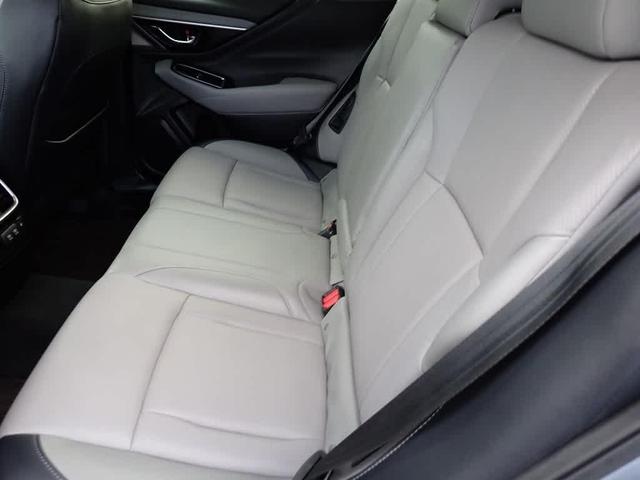Photo of 2022 Ice Silver Metallic Subaru Outback