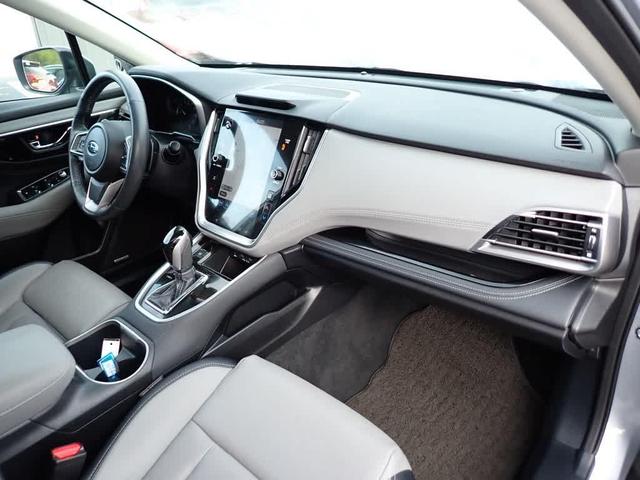 Photo of 2022 Ice Silver Metallic Subaru Outback