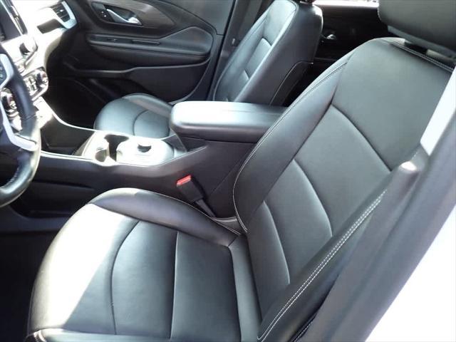 Photo of 2022 Summit White GMC Terrain