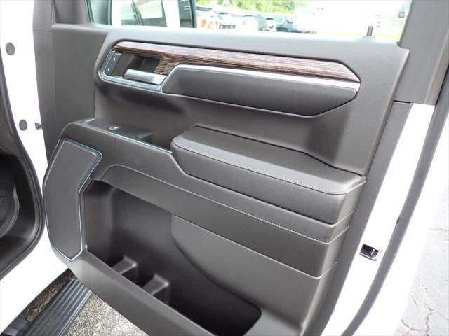 Photo of 2024 Summit White GMC Sierra 1500