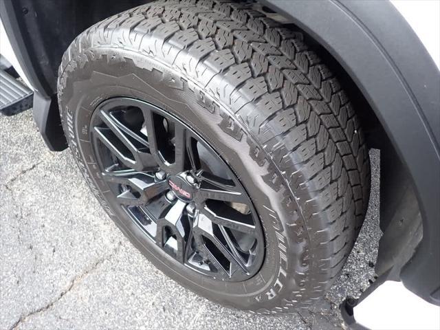 Photo of 2024 Summit White GMC Sierra 1500