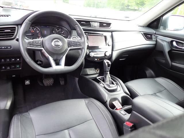Photo of 2018 Scarlet Ember Nissan Rogue