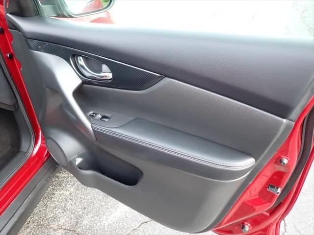 Photo of 2018 Scarlet Ember Nissan Rogue