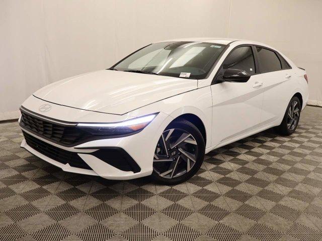 Photo of 2025 White Hyundai ELANTRA