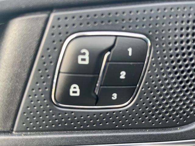 Photo of 2024 Oxford White Ford Edge