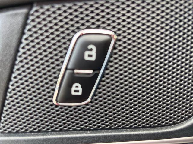 Photo of 2023 Oxford White Ford Edge