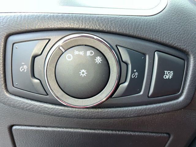 Photo of 2023 Oxford White Ford Edge