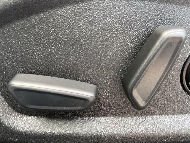 Photo of 2023 Oxford White Ford Edge