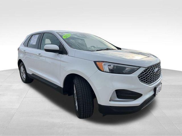 Photo of 2023 Oxford White Ford Edge