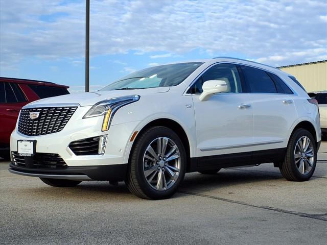 Photo of 2025 Crystal White Tricoat Cadillac XT5