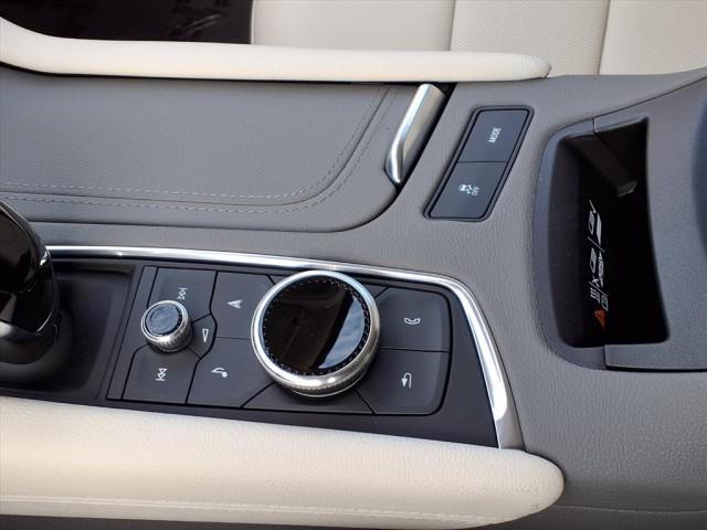 Photo of 2025 Crystal White Tricoat Cadillac XT5