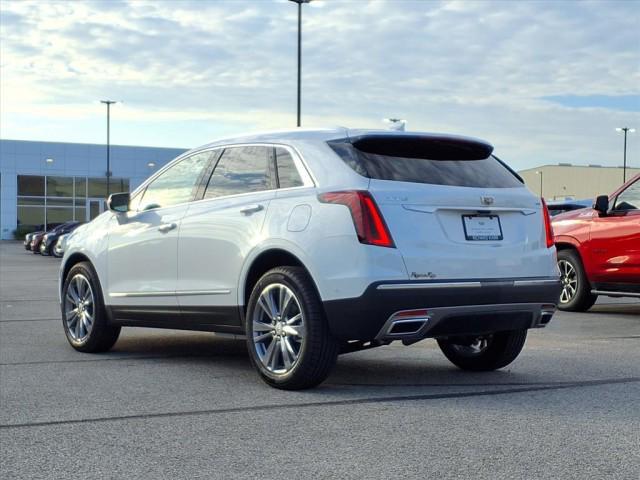 Photo of 2025 Crystal White Tricoat Cadillac XT5