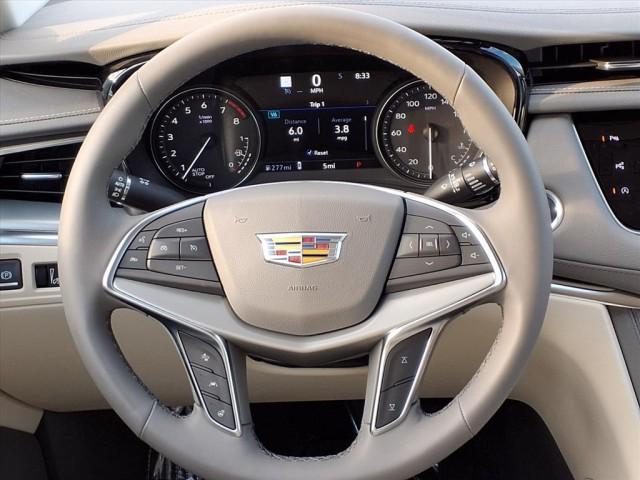 Photo of 2025 Crystal White Tricoat Cadillac XT5