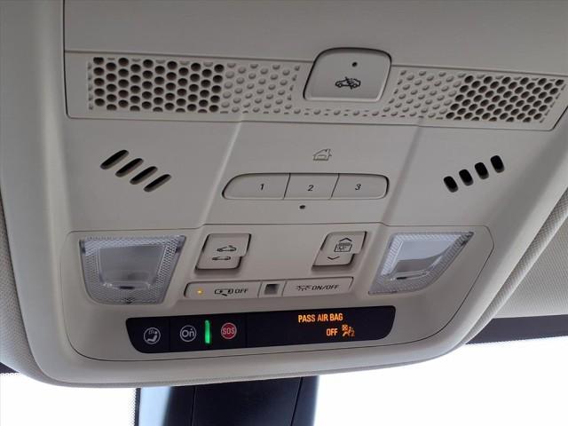 Photo of 2025 Crystal White Tricoat Cadillac XT5