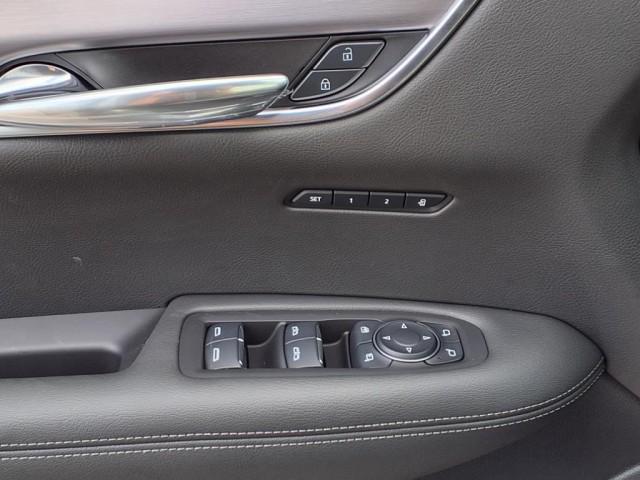Photo of 2025 Crystal White Tricoat G1w Cadillac XT6
