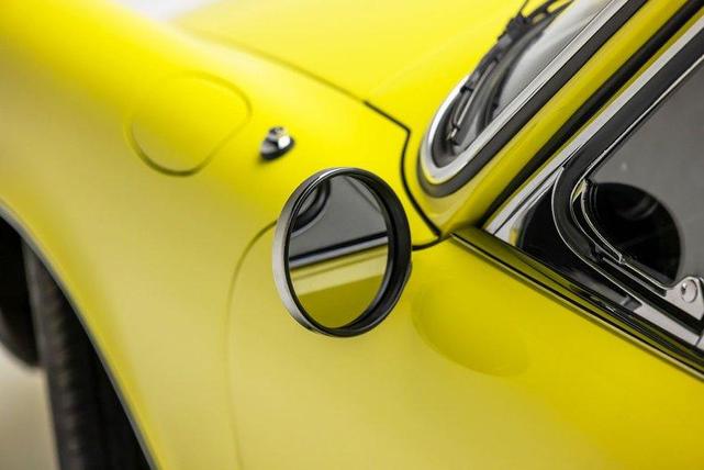 Photo of 1971 Light Yellow Porsche 911