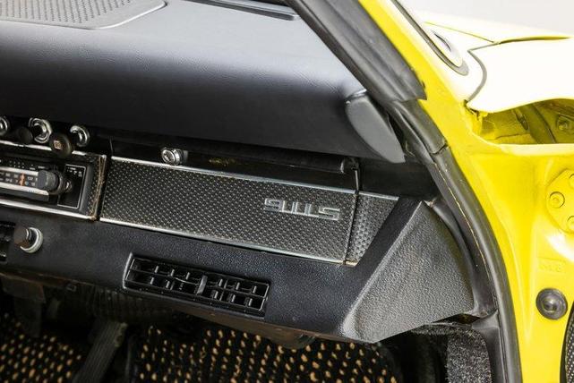 Photo of 1971 Light Yellow Porsche 911