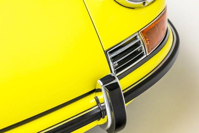 Photo of 1971 Light Yellow Porsche 911